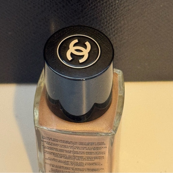 Chanel sunkissed LES BEIGES Sheer Healthy Glow
Highlighting Fluid - Picture 4 of 5